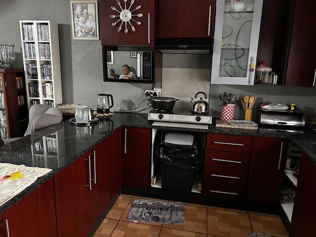 To Let 1 Bedroom Property for Rent in Brackendowns Gauteng