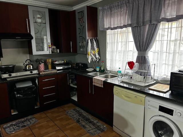 To Let 1 Bedroom Property for Rent in Brackendowns Gauteng