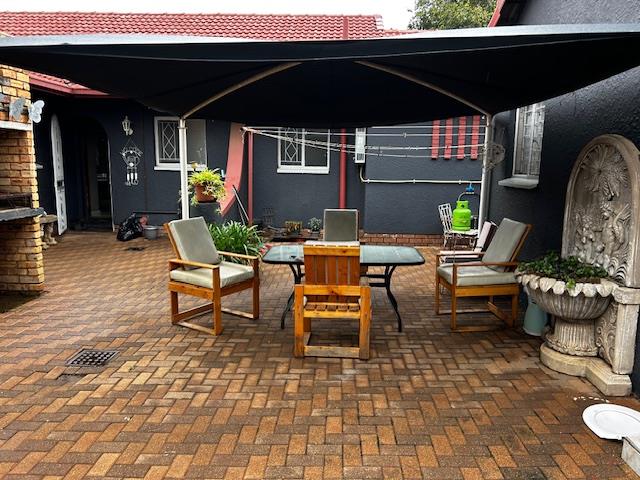 To Let 1 Bedroom Property for Rent in Brackendowns Gauteng