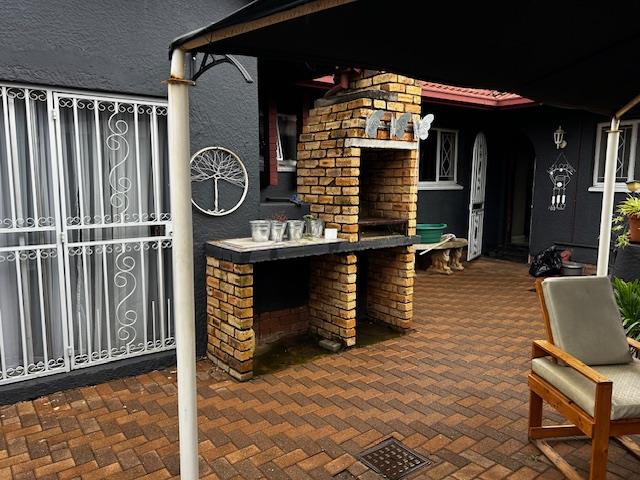 To Let 1 Bedroom Property for Rent in Brackendowns Gauteng