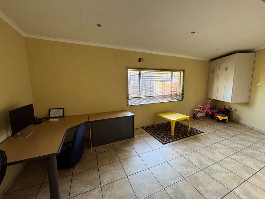 3 Bedroom Property for Sale in Brackendowns Gauteng