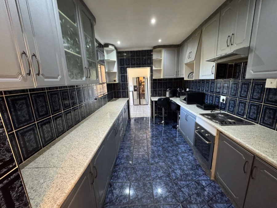 3 Bedroom Property for Sale in Brackendowns Gauteng