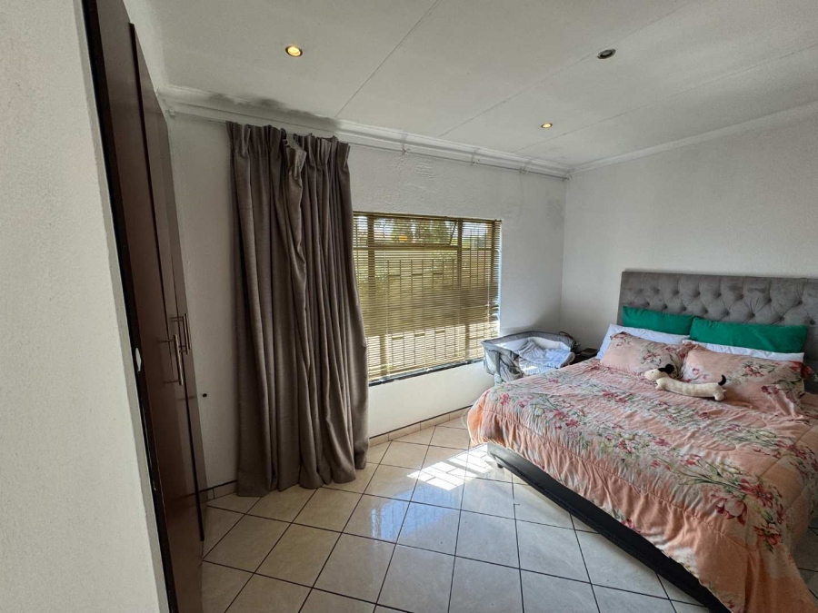 3 Bedroom Property for Sale in Brackendowns Gauteng