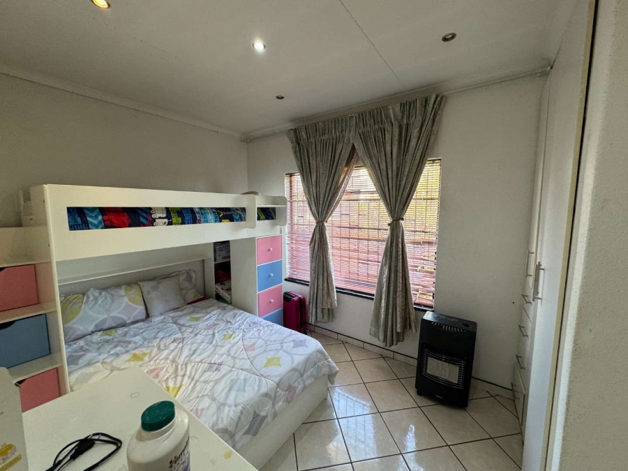 3 Bedroom Property for Sale in Brackendowns Gauteng