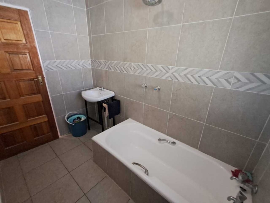 3 Bedroom Property for Sale in Brackendowns Gauteng