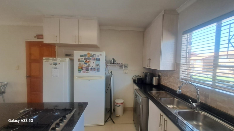 2 Bedroom Property for Sale in Buccleuch Gauteng