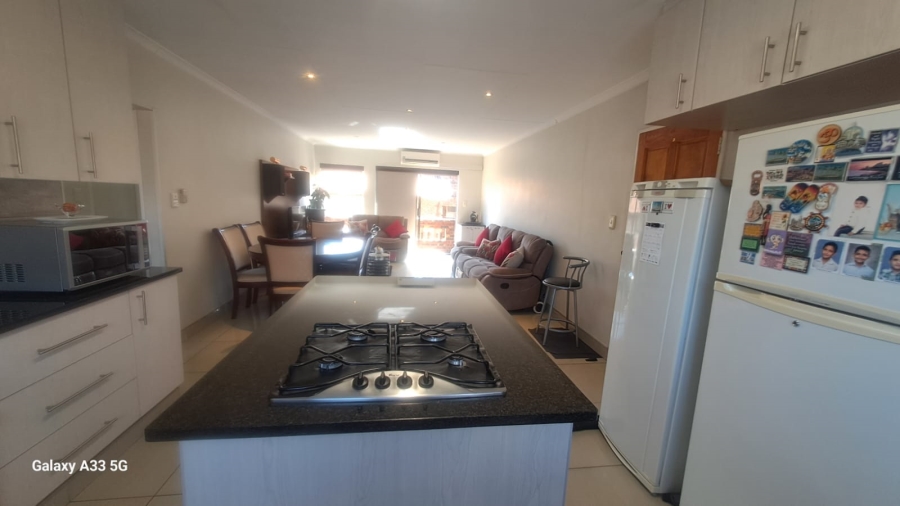 2 Bedroom Property for Sale in Buccleuch Gauteng