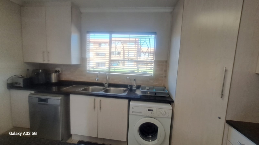 2 Bedroom Property for Sale in Buccleuch Gauteng
