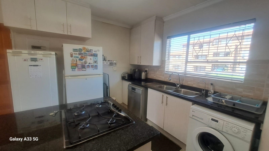 2 Bedroom Property for Sale in Buccleuch Gauteng