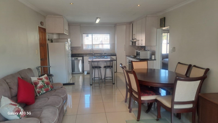 2 Bedroom Property for Sale in Buccleuch Gauteng