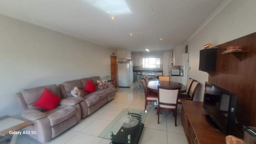 2 Bedroom Property for Sale in Buccleuch Gauteng