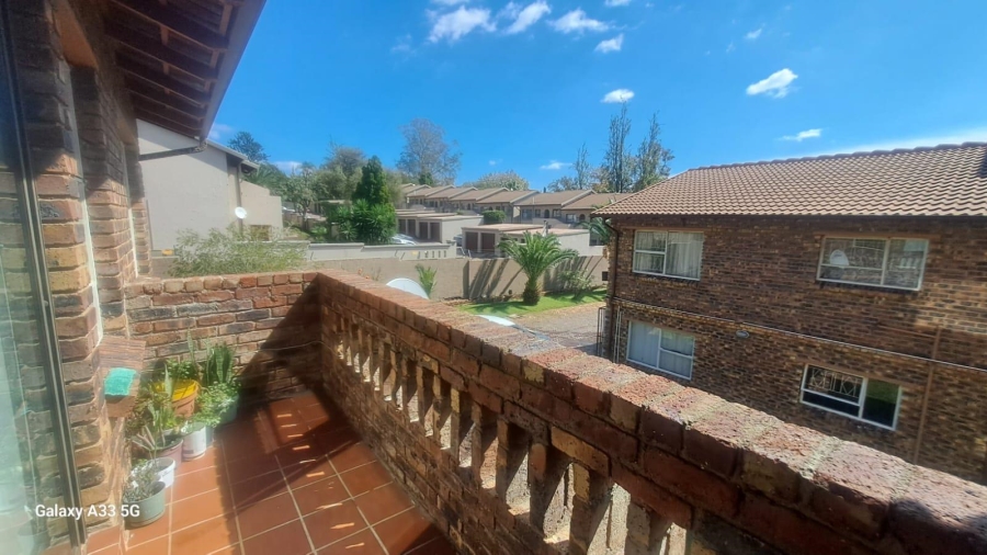 2 Bedroom Property for Sale in Buccleuch Gauteng