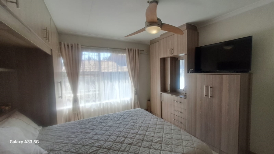 2 Bedroom Property for Sale in Buccleuch Gauteng