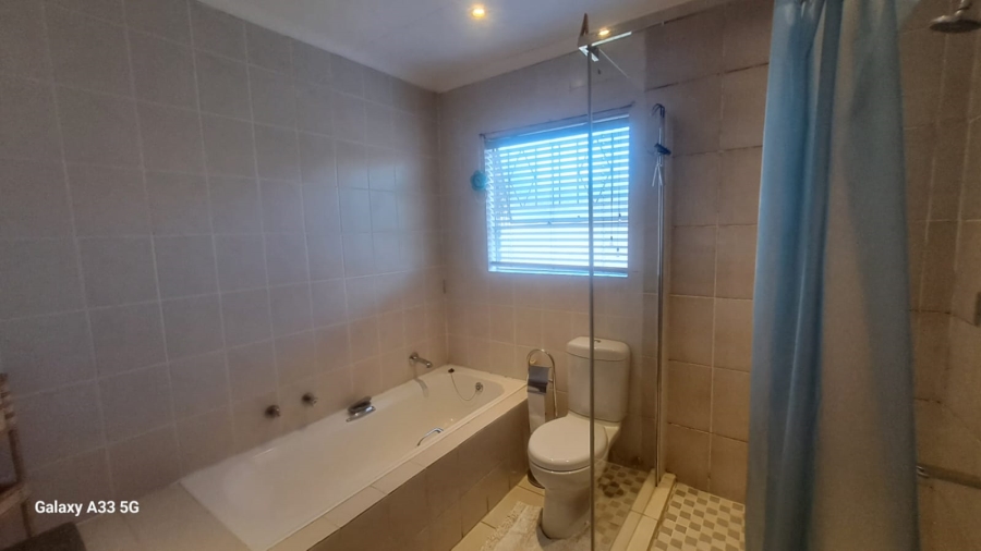 2 Bedroom Property for Sale in Buccleuch Gauteng