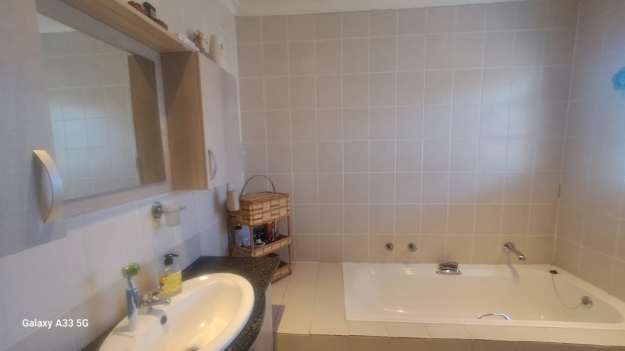 2 Bedroom Property for Sale in Buccleuch Gauteng