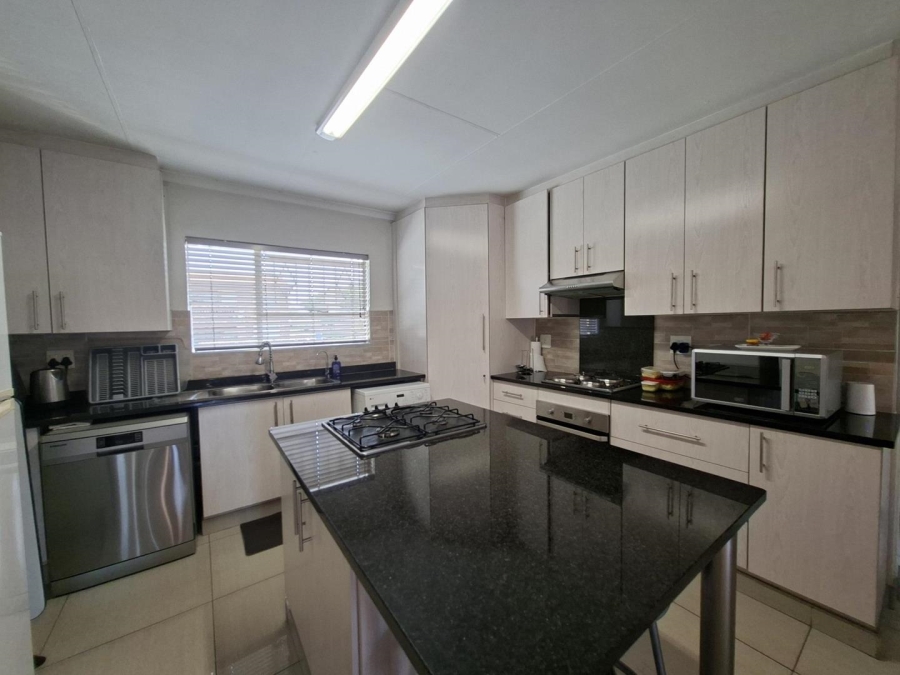 2 Bedroom Property for Sale in Buccleuch Gauteng