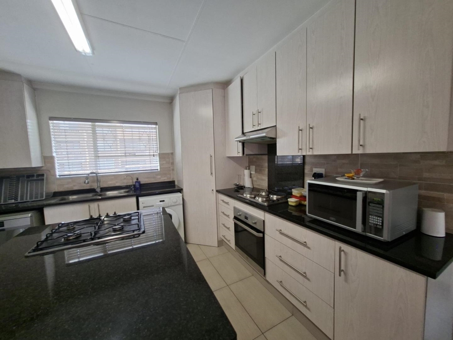 2 Bedroom Property for Sale in Buccleuch Gauteng