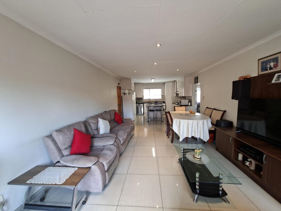 2 Bedroom Property for Sale in Buccleuch Gauteng
