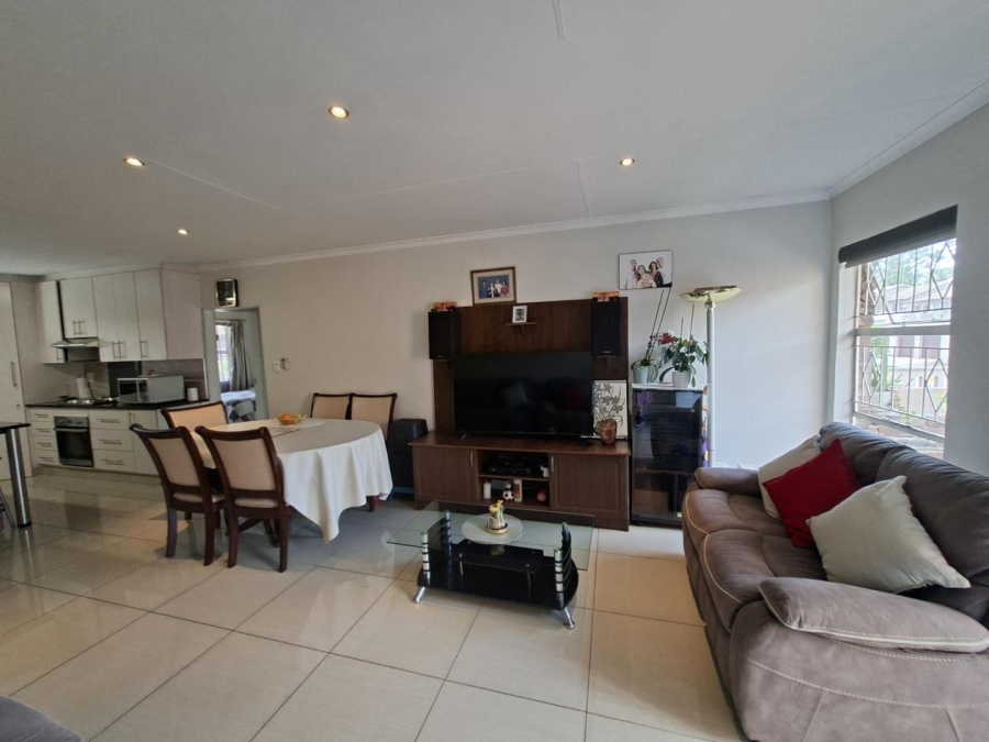 2 Bedroom Property for Sale in Buccleuch Gauteng