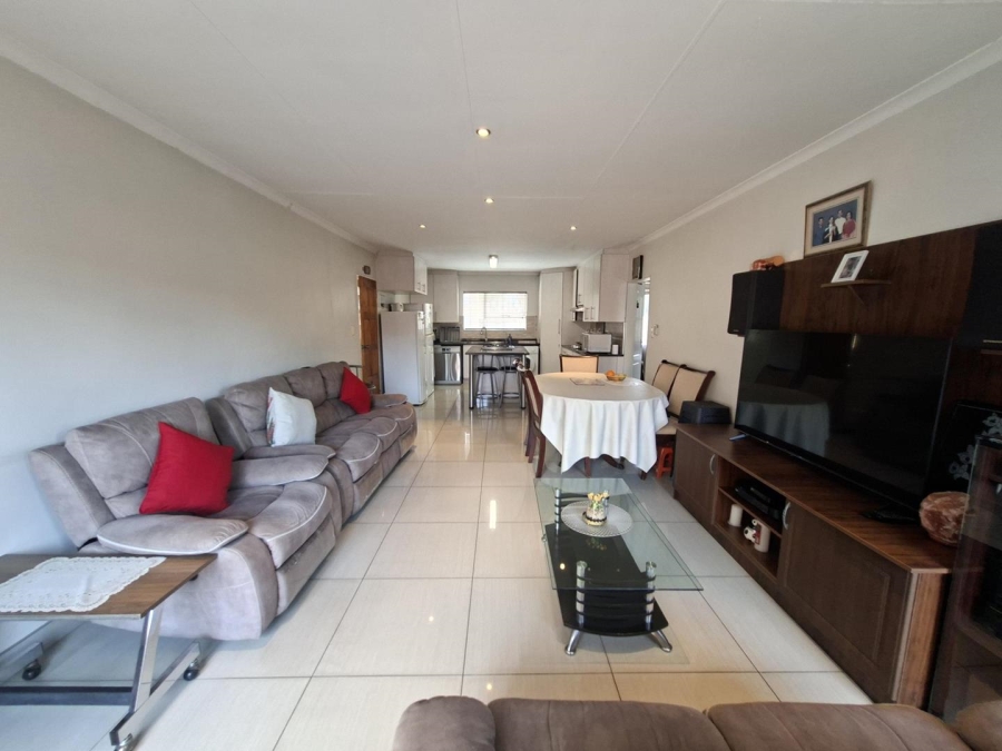 2 Bedroom Property for Sale in Buccleuch Gauteng