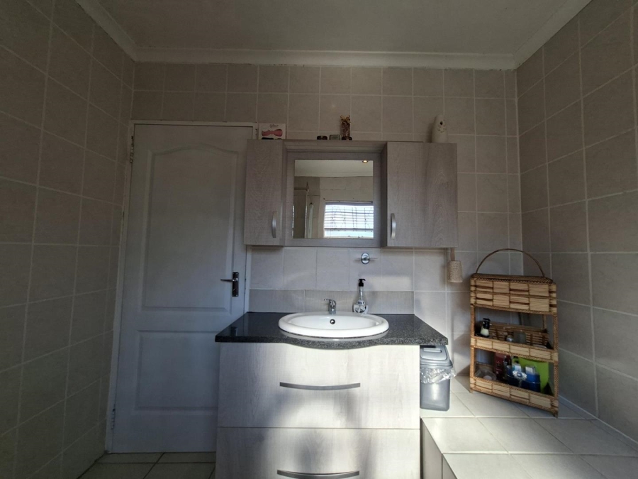 2 Bedroom Property for Sale in Buccleuch Gauteng