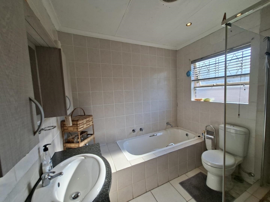 2 Bedroom Property for Sale in Buccleuch Gauteng