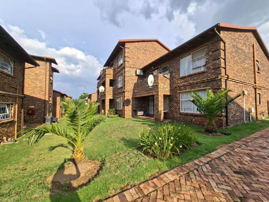 2 Bedroom Property for Sale in Buccleuch Gauteng