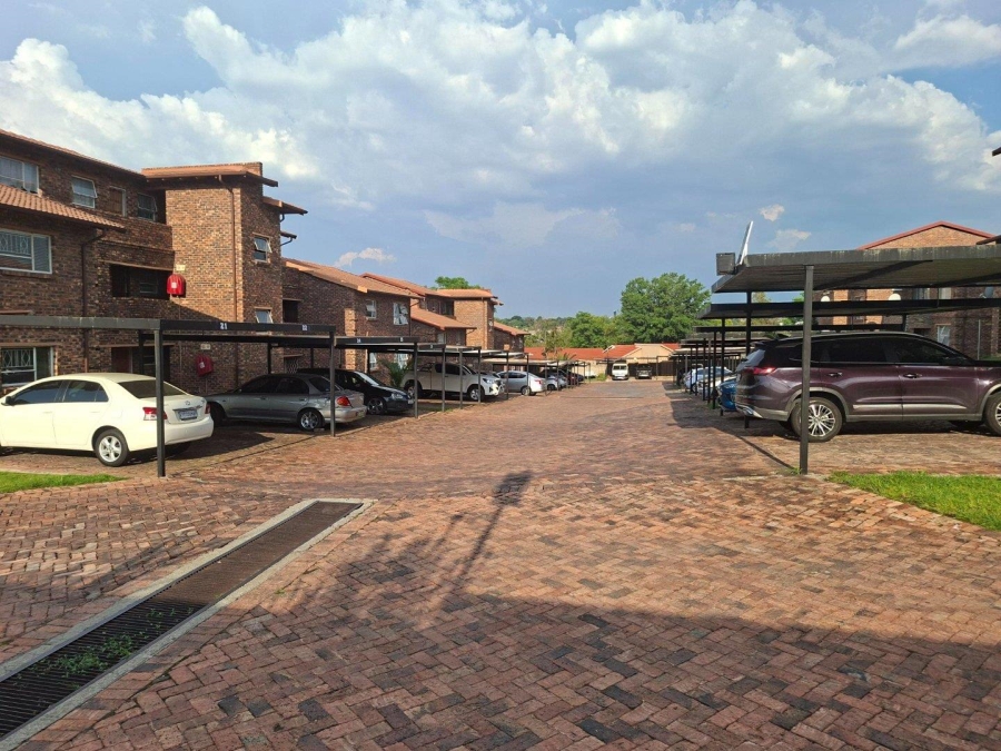 2 Bedroom Property for Sale in Buccleuch Gauteng