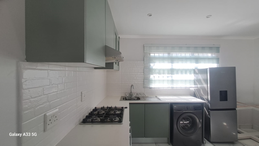 To Let 2 Bedroom Property for Rent in Buccleuch Gauteng