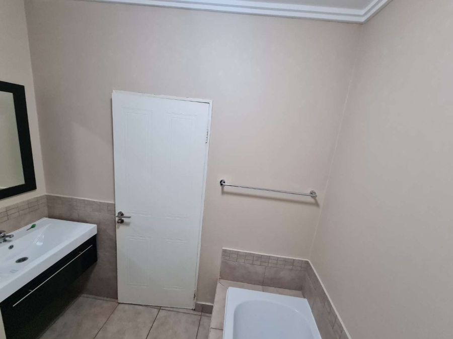 To Let 2 Bedroom Property for Rent in Ferndale Gauteng
