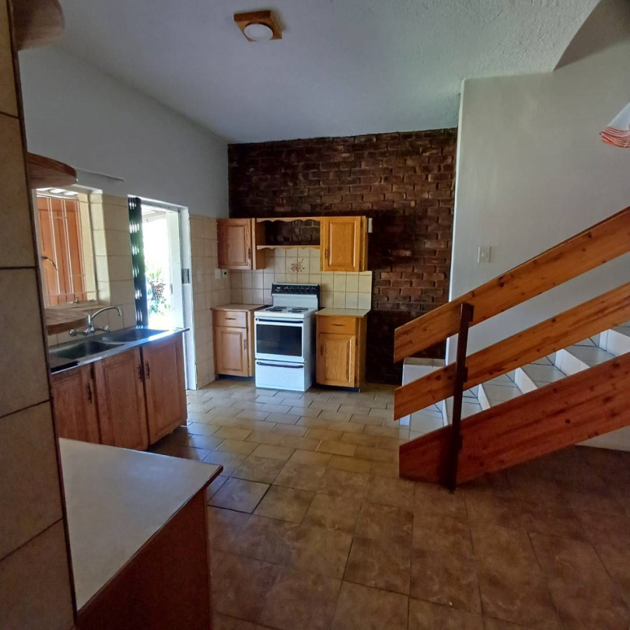 To Let 2 Bedroom Property for Rent in Waverley Gauteng