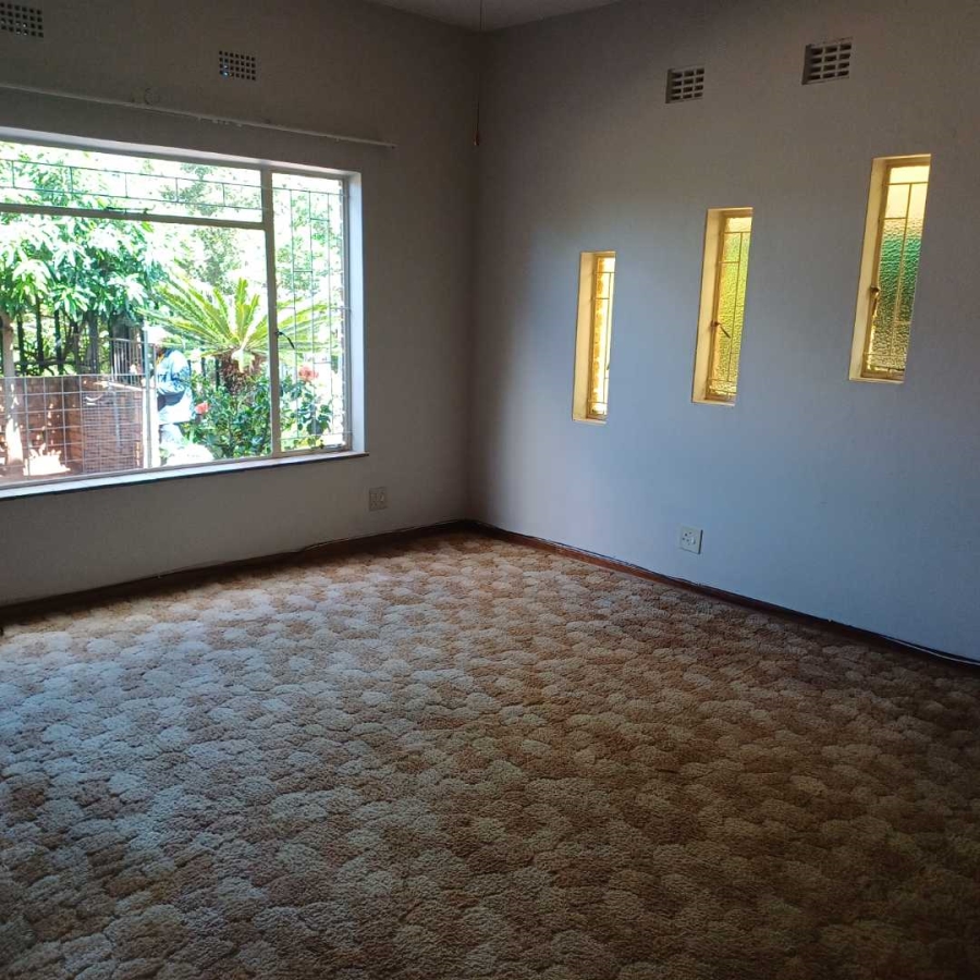 To Let 2 Bedroom Property for Rent in Waverley Gauteng