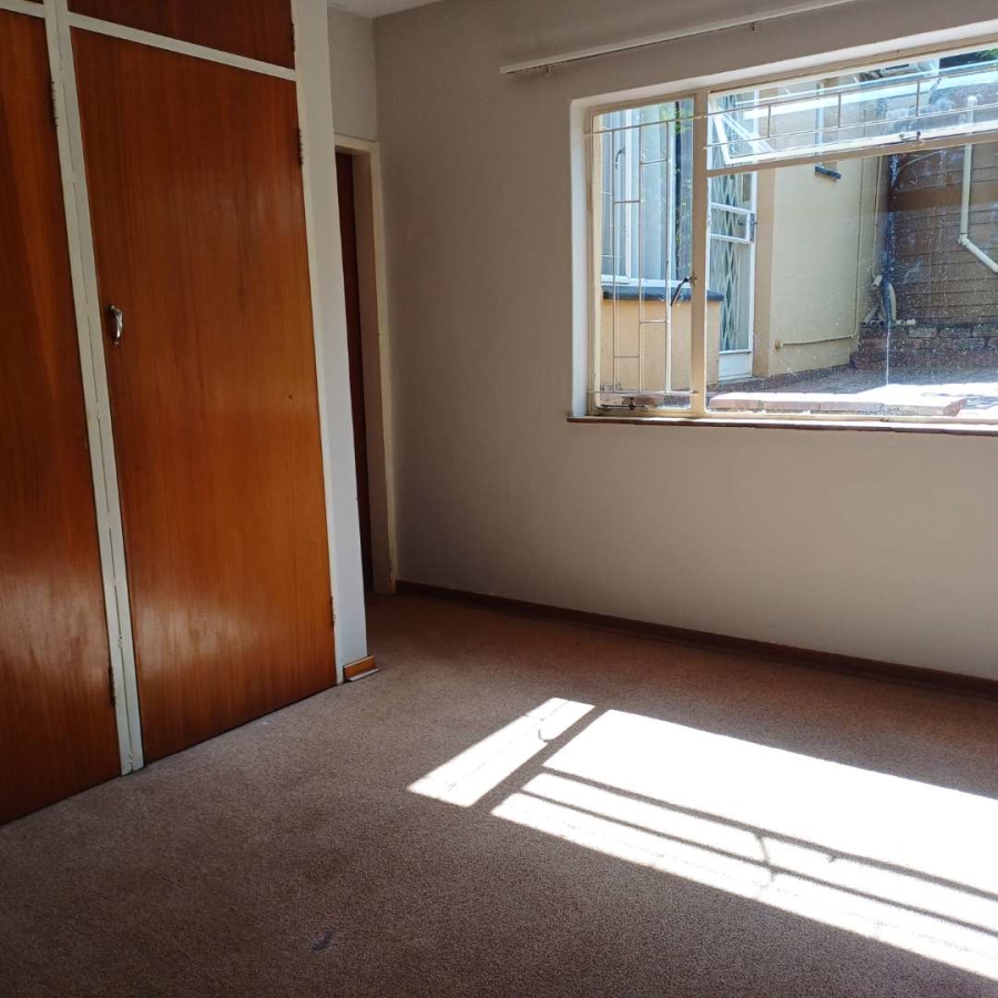 To Let 2 Bedroom Property for Rent in Waverley Gauteng