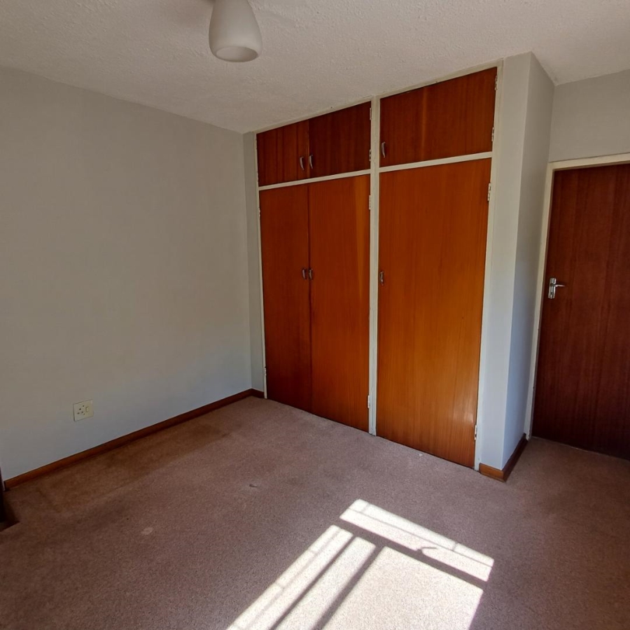To Let 2 Bedroom Property for Rent in Waverley Gauteng