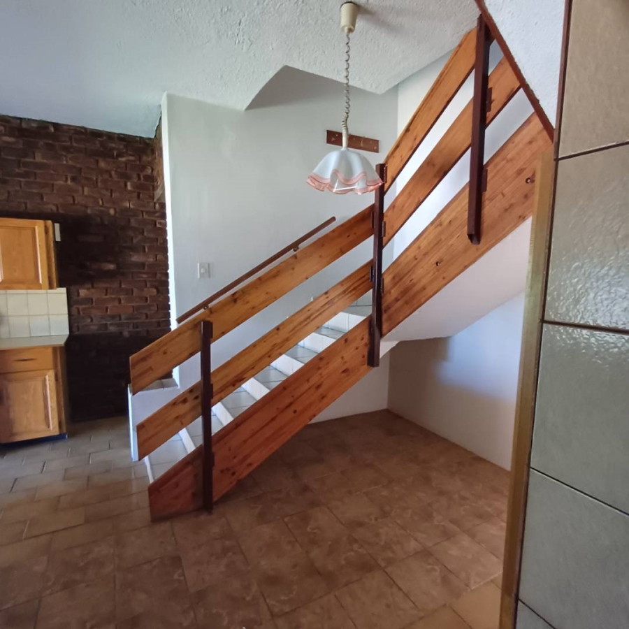 To Let 2 Bedroom Property for Rent in Waverley Gauteng