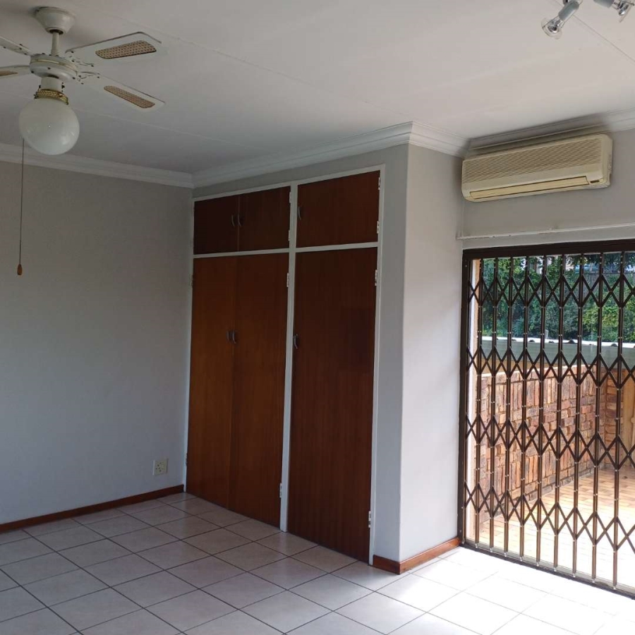 To Let 2 Bedroom Property for Rent in Waverley Gauteng