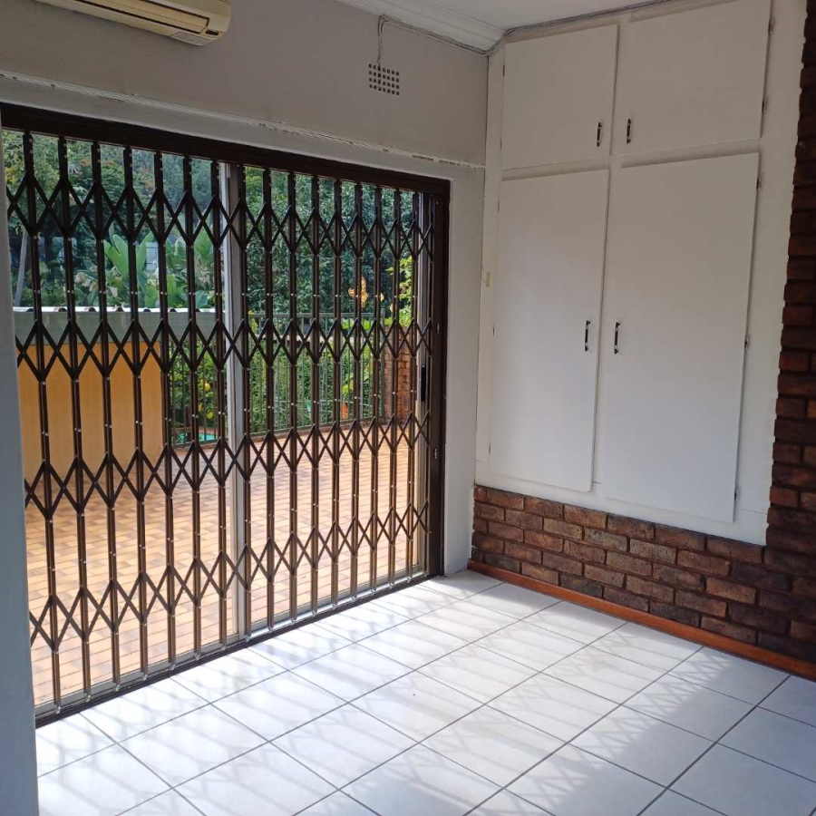 To Let 2 Bedroom Property for Rent in Waverley Gauteng