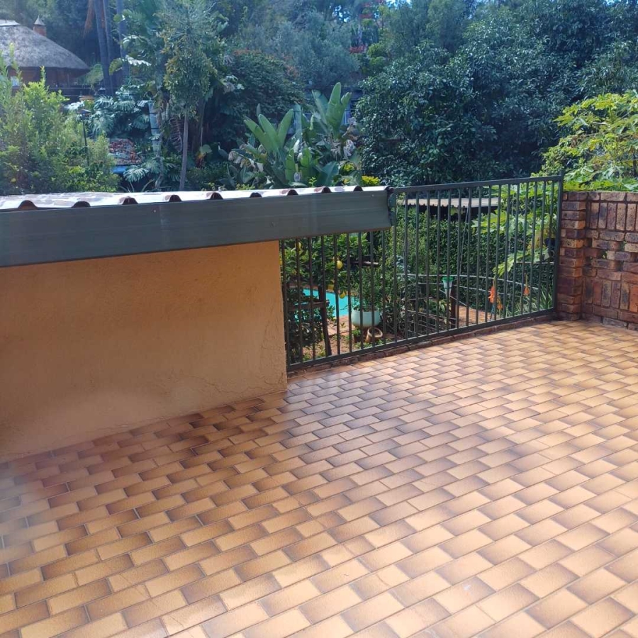 To Let 2 Bedroom Property for Rent in Waverley Gauteng