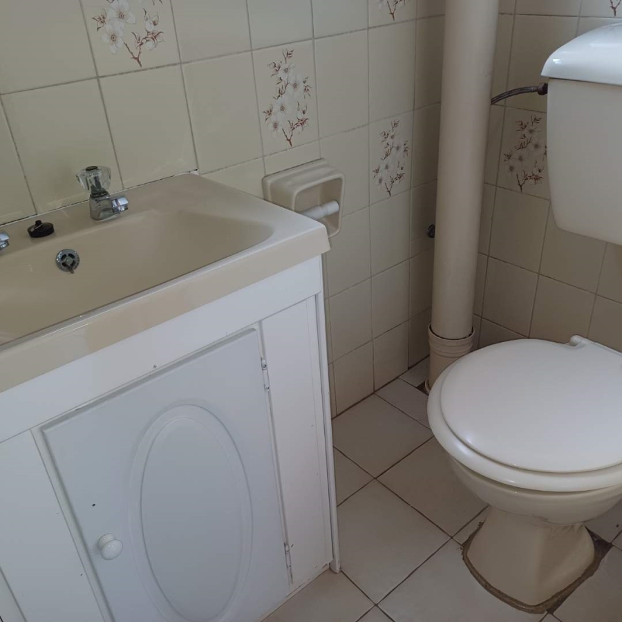 To Let 2 Bedroom Property for Rent in Waverley Gauteng