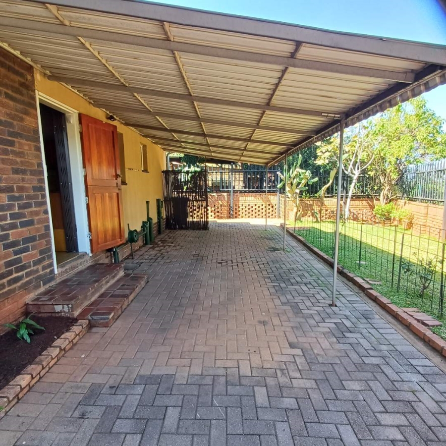 To Let 2 Bedroom Property for Rent in Waverley Gauteng