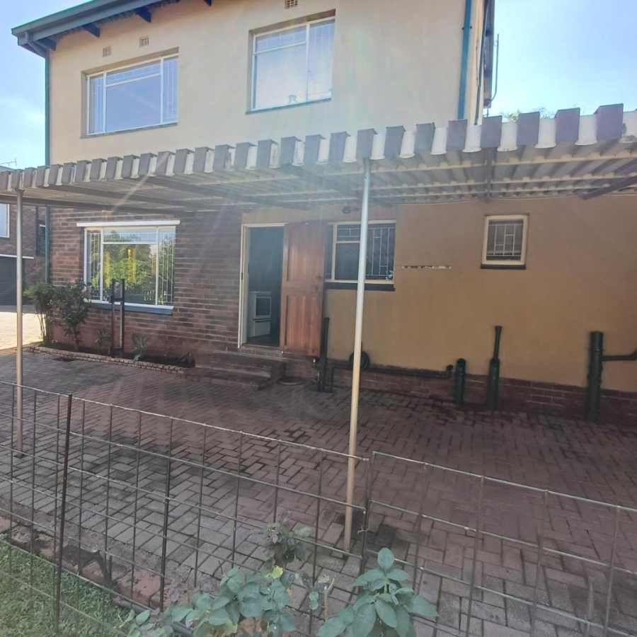 To Let 2 Bedroom Property for Rent in Waverley Gauteng