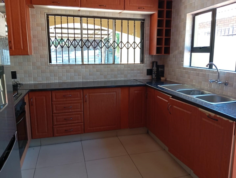 To Let 3 Bedroom Property for Rent in Brackendowns Gauteng