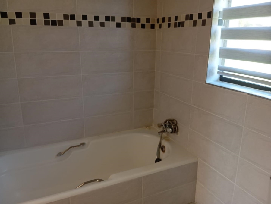 To Let 3 Bedroom Property for Rent in Brackendowns Gauteng