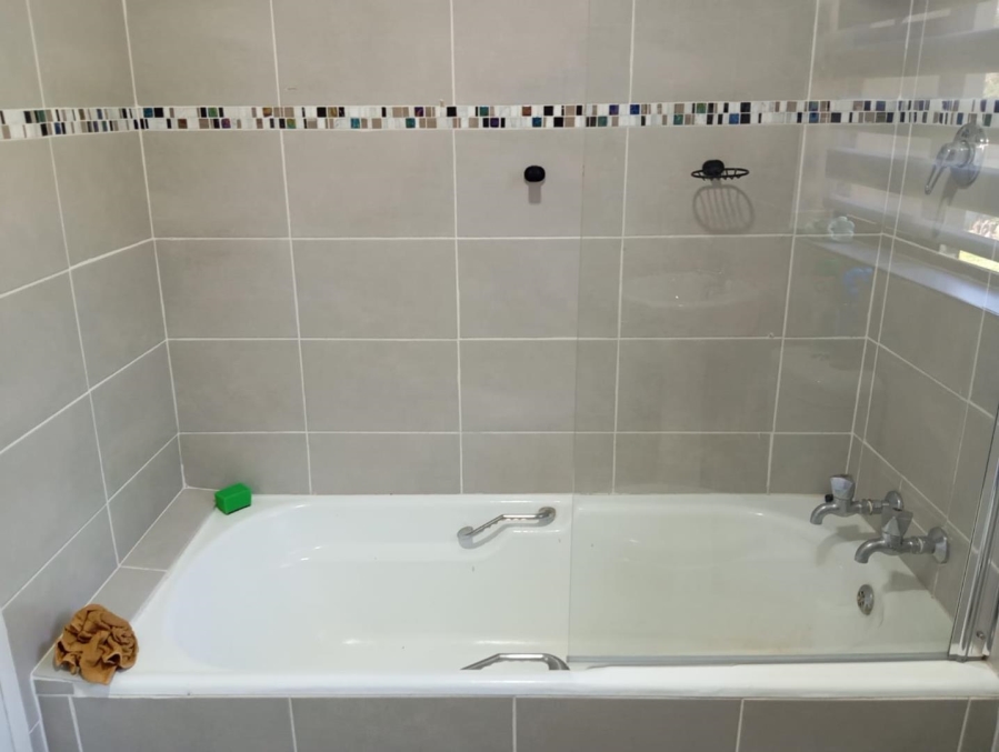 To Let 3 Bedroom Property for Rent in Brackendowns Gauteng
