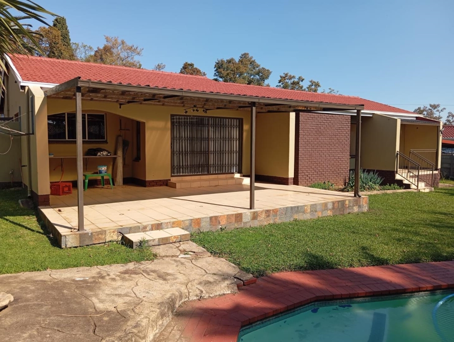 To Let 3 Bedroom Property for Rent in Brackendowns Gauteng