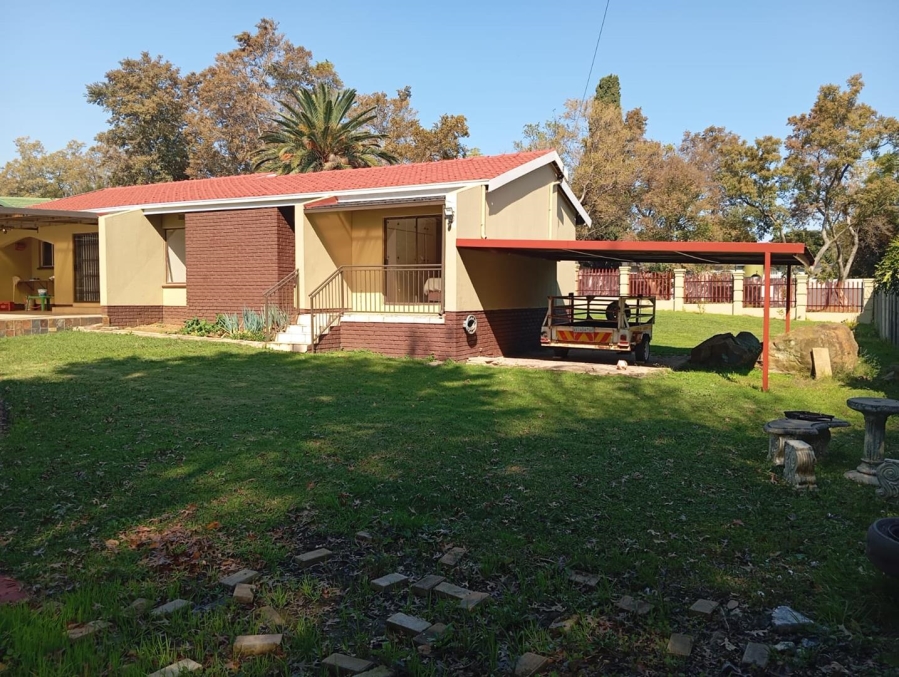 To Let 3 Bedroom Property for Rent in Brackendowns Gauteng