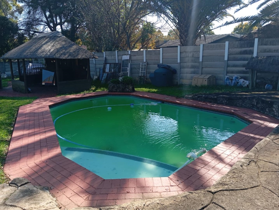 To Let 3 Bedroom Property for Rent in Brackendowns Gauteng