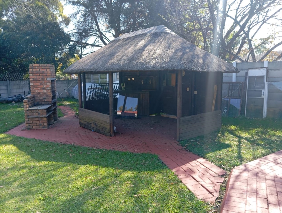 To Let 3 Bedroom Property for Rent in Brackendowns Gauteng