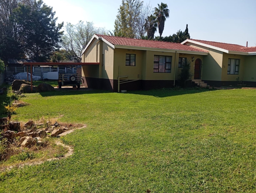 To Let 3 Bedroom Property for Rent in Brackendowns Gauteng