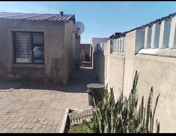 2 Bedroom Property for Sale in Umthambeka Gauteng